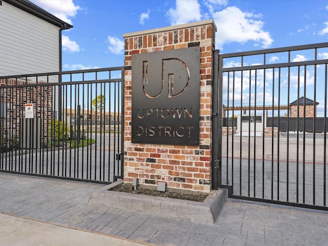 9221 Washington Hts, Houston, TX 77063 - view of gate