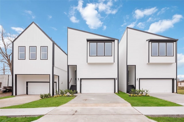 5322 Rue St, Houston, TX 77033 - contemporary house featuring an attached garage and a front lawn