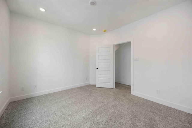 5324 Rue St, Houston, TX 77033 - carpeted empty room featuring baseboards and recessed lighting