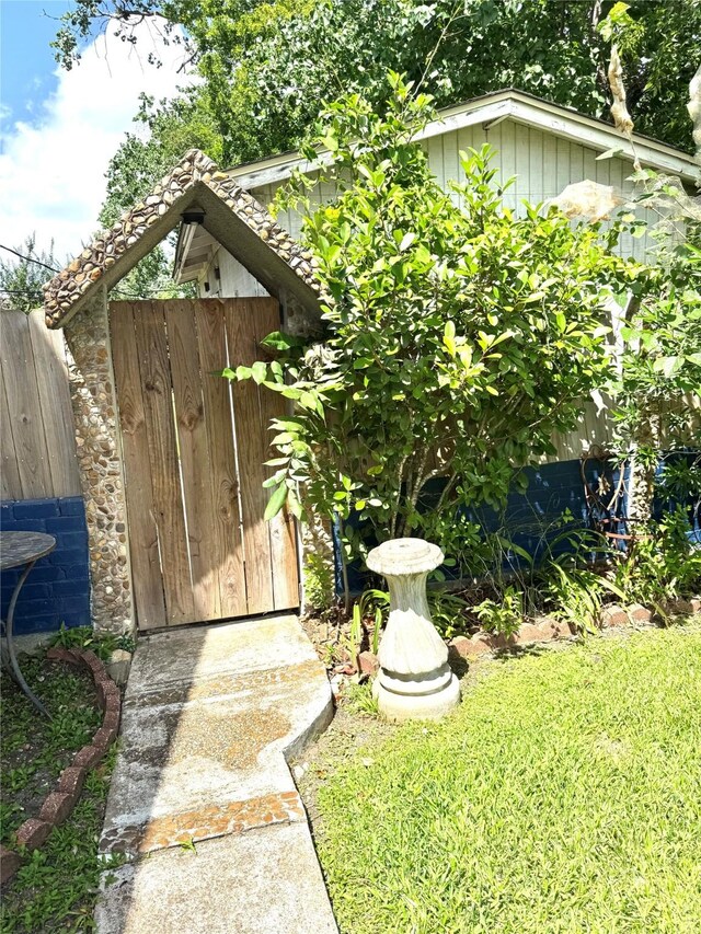 5301 Hemlock Dr, Baytown, TX 77521 - view of outbuilding