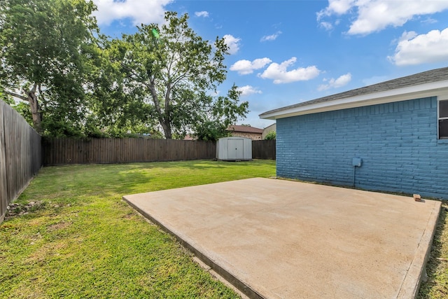 12127 Redfern Dr, Houston, TX 77048 - view of yard with a patio