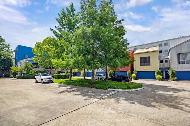 646 Lester St, Houston, TX 77007 - view of front of property with uncovered parking and metal roof