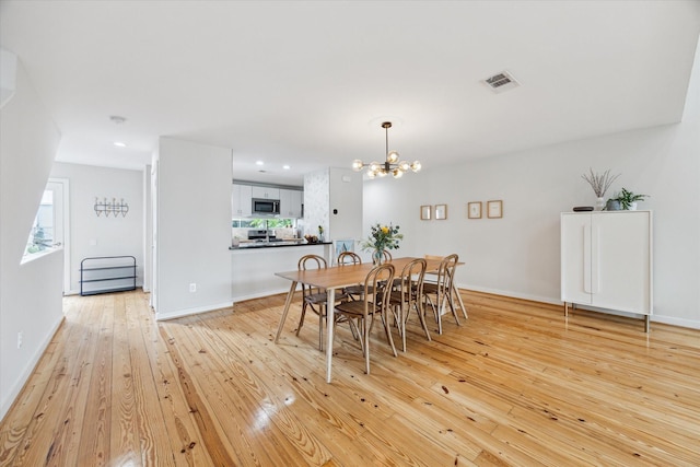 646 Lester St, Houston, TX 77007 - dining space featuring a chandelier, light wood finished floors, baseboards, and recessed lighting