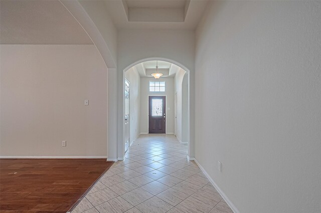 3934 Medici Ct, Missouri City, TX 77459 - foyer featuring arched walkways, light tile patterned flooring, and baseboards