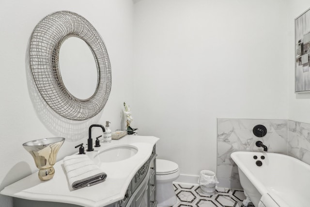 412 Hawthorne St, Houston, TX 77006 - full bath with a freestanding tub, vanity, toilet, and tile patterned flooring