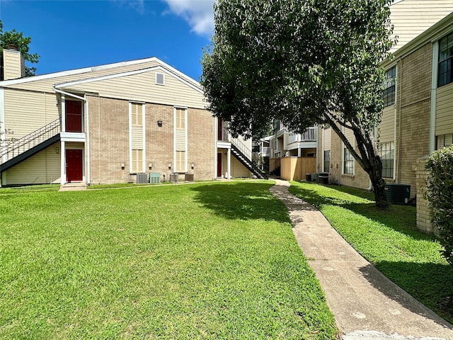 2750 Holly Hall St Unit 1215, Houston, TX 77054 - view of community featuring a yard
