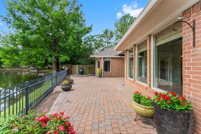 44 Vinebrook Rd, The Woodlands, TX 77380 - fenced backyard with a patio