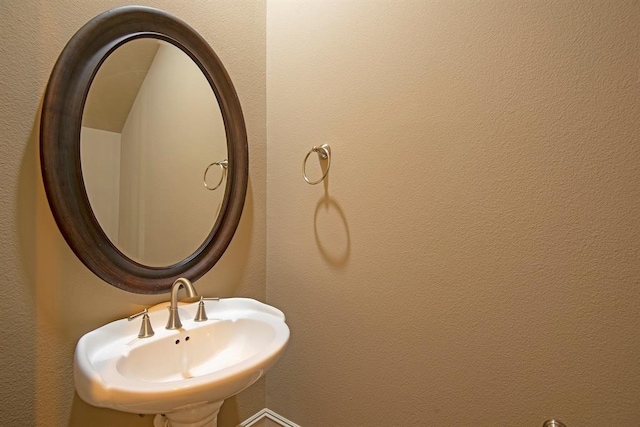 9948 Woodwind Ln N, Houston, TX 77025 - bathroom with a sink