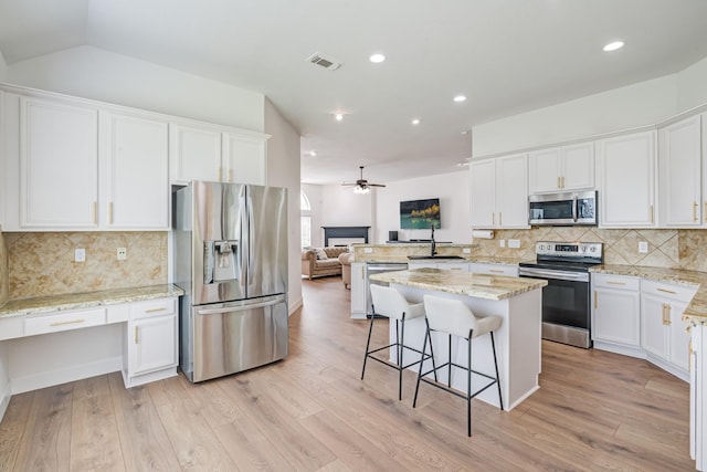 3601 Oak Bent Dr, Pearland, TX 77581 - kitchen featuring appliances with stainless steel finishes, a sink, ceiling fan, open floor plan, and tasteful backsplash