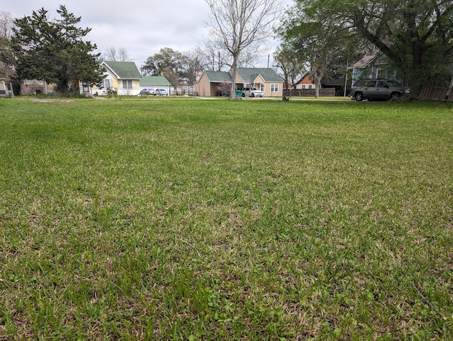 619 Gresham St, Baytown, TX 77520