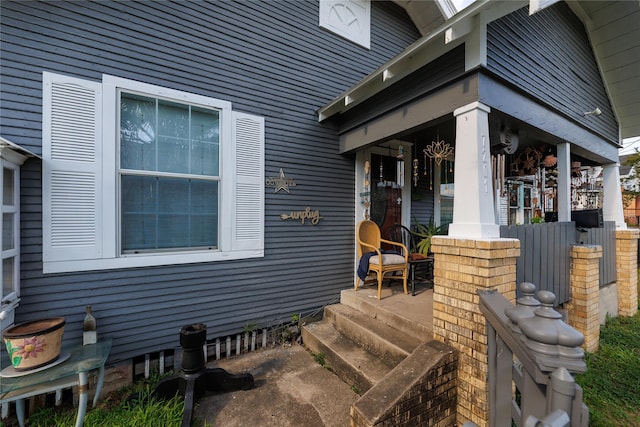 702 72nd St, Houston, TX 77011 - doorway to property featuring covered porch