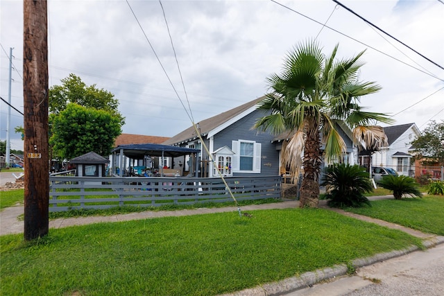 702 72nd St, Houston, TX 77011 - view of front of property featuring a gazebo