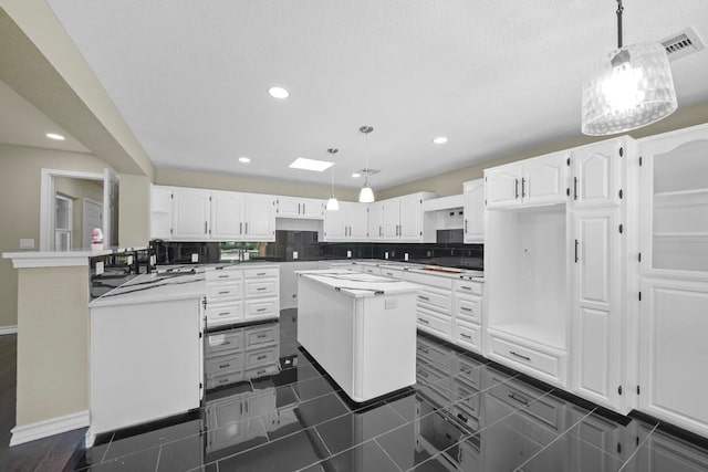 848 Nursery St, Clute, TX 77531 - kitchen with white cabinets, tasteful backsplash, baseboards, a peninsula, and recessed lighting