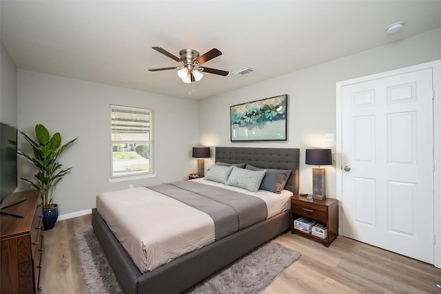 9510 Chesterfield Dr, Houston, TX 77051 - bedroom with light wood-style flooring, a ceiling fan, and baseboards