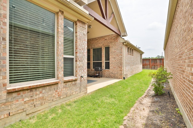 8823 Leaning Hollow Ln, Spring, TX 77379 - view of yard featuring a patio area