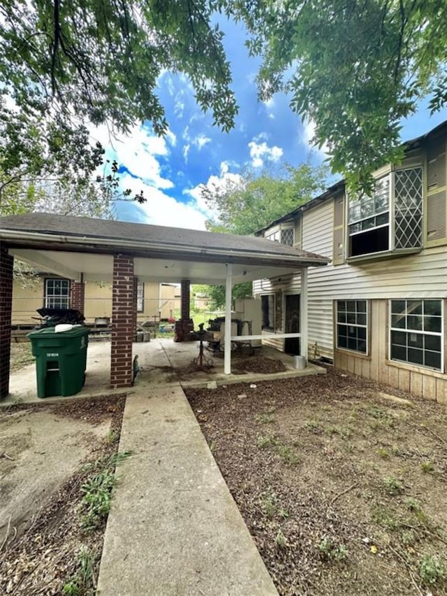 7215 Victoria St, Houston, TX 77020 - view of patio