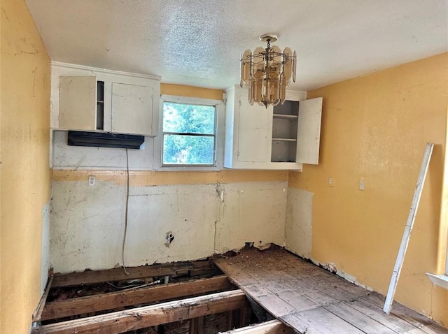 7215 Victoria St, Houston, TX 77020 - spare room with a chandelier