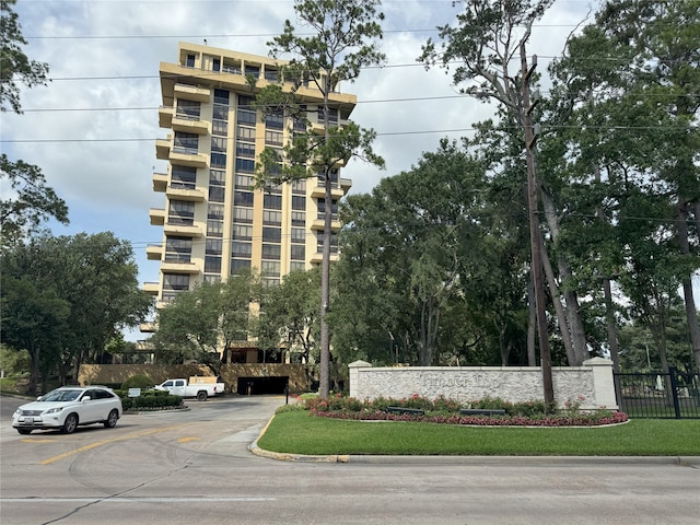 14655 Champion Forest Dr Unit 403, Houston, TX 77069 - photo 2