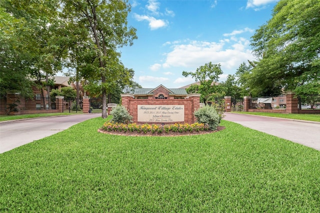 2815 Kings Crossing Dr Unit 106, Houston, TX 77345 - community / neighborhood sign featuring concrete driveway and a gate
