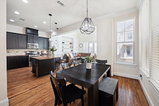 2619 Shady Woods Ln, Houston, TX 77008 - dining area with crown molding, recessed lighting, wood finished floors, and baseboards