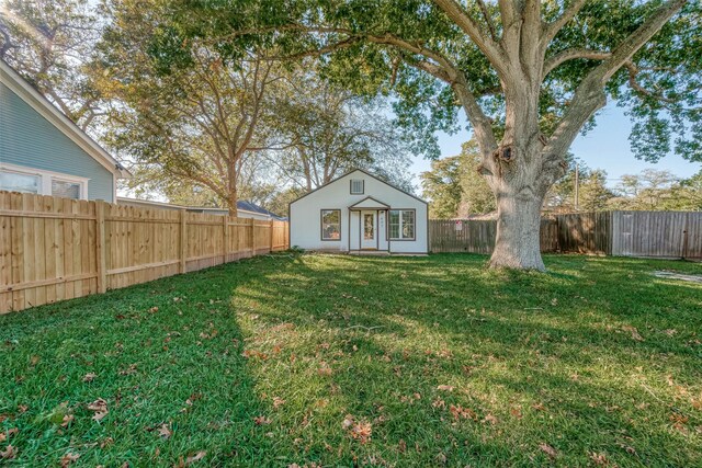 607 Speed St, Wharton, TX 77488 - view of yard