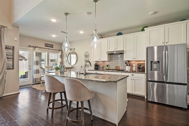 2978 Vintage Park Ln, Pearland, TX 77584 - kitchen with stainless steel refrigerator with ice dispenser, a sink, dark wood finished floors, under cabinet range hood, and recessed lighting