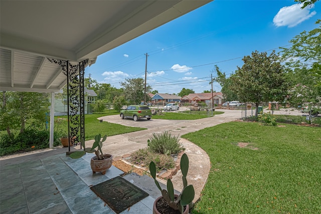 220 Palmyra St, Houston, TX 77022 - view of grassy yard