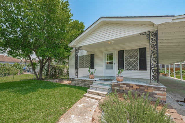 220 Palmyra St, Houston, TX 77022 - shotgun-style home featuring covered porch and an attached carport