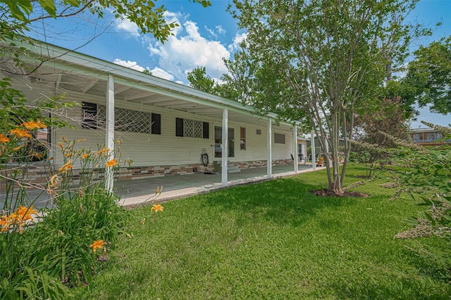 220 Palmyra St, Houston, TX 77022 - rear view of property with a lawn