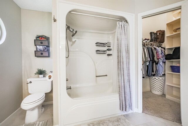 4222 Skylane Rd, Beach City, TX 77523 - full bathroom featuring shower / bathtub combination with curtain, toilet, baseboards, tile patterned flooring, and a walk in closet