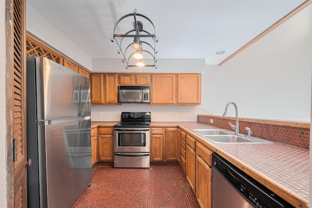 2011 Converse St, Houston, TX 77006 - kitchen with stainless steel appliances and a sink