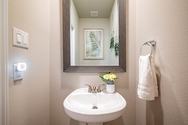 907 Crystal River Rd, Conroe, TX 77316 - bathroom featuring a sink and a textured wall