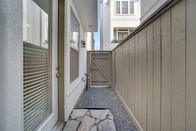 5401 Larkin St, Houston, TX 77007 - exterior space with a gate