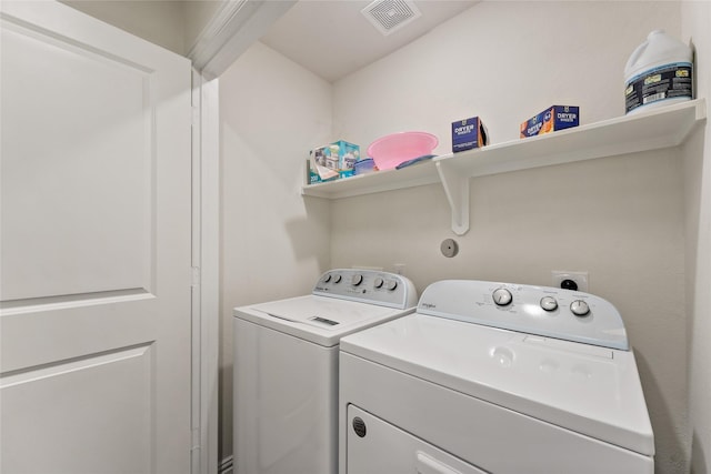 302 Connecticut St, Houston, TX 77029 - laundry area featuring washing machine and clothes dryer