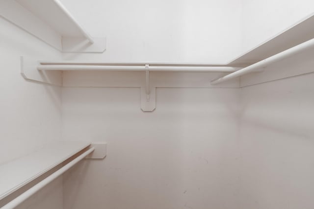 2107 Enchanted Lake Dr, League City, TX 77573 - view of spacious closet