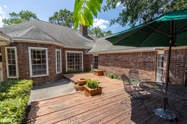 2107 Enchanted Lake Dr, League City, TX 77573 - wooden deck with outdoor dining space