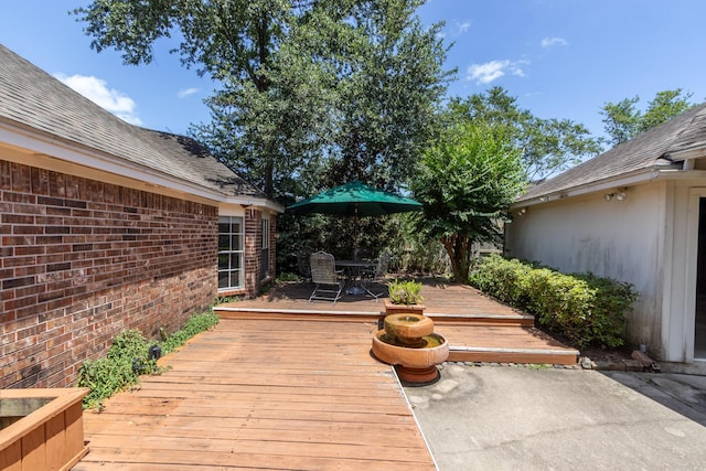 2107 Enchanted Lake Dr, League City, TX 77573 - deck featuring outdoor dining area