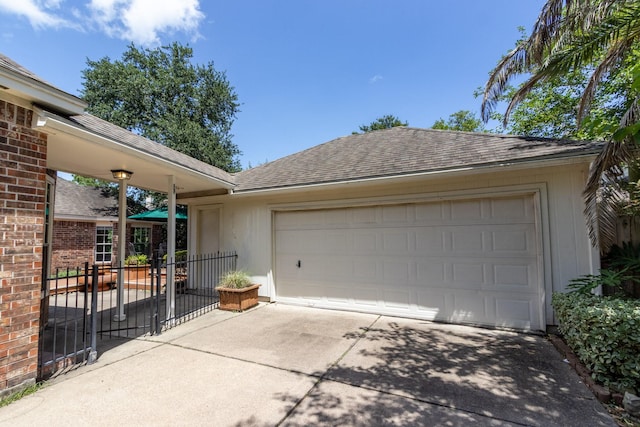 2107 Enchanted Lake Dr, League City, TX 77573 - garage featuring driveway