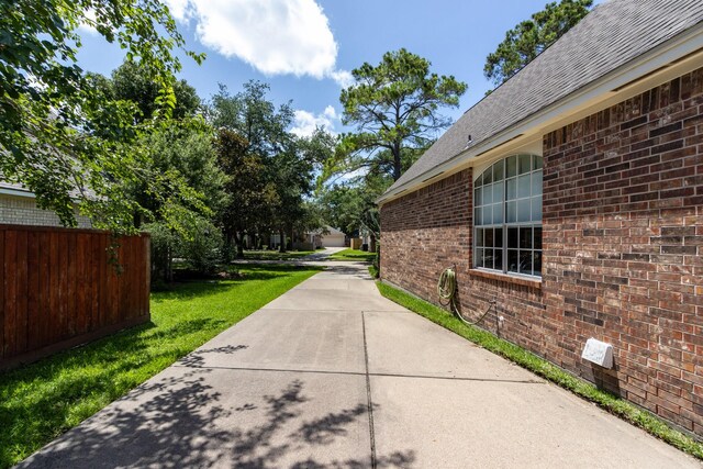 2107 Enchanted Lake Dr, League City, TX 77573 - view of yard