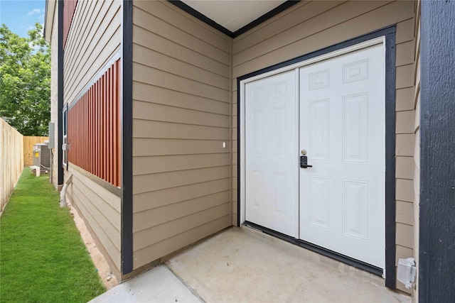 5608 Hollow Pines Dr, Houston, TX 77049 - property entrance