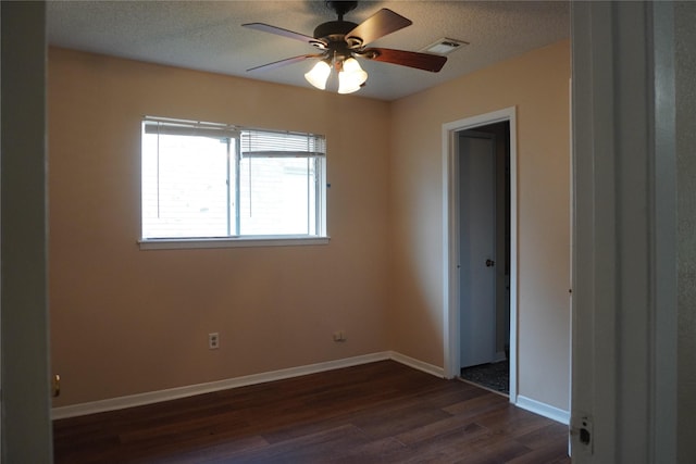 702 Meadowglen Dr, Baytown, TX 77521 - empty room featuring dark wood-style flooring, a ceiling fan, and a textured ceiling