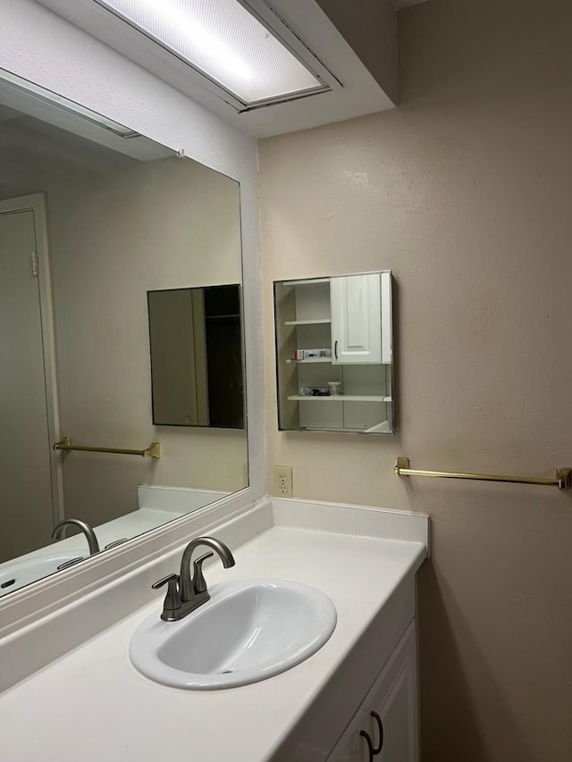 7650 Smiling Wood Ln, Houston, TX 77086 - bathroom with vanity