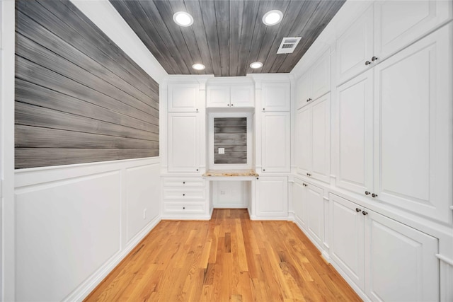 4031 Fernwood Dr, Houston, TX 77021 - view of property's community with built in study area and recessed lighting