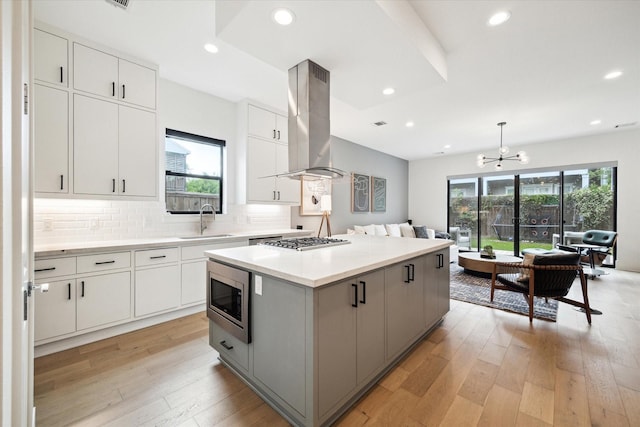 823 Aurora St, Houston, TX 77009 - kitchen featuring stainless steel appliances, range hood, healthy amount of natural light, a kitchen island, and recessed lighting