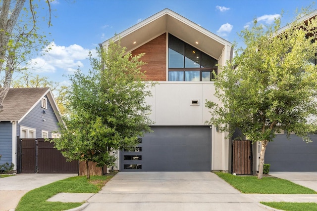 823 Aurora St, Houston, TX 77009 - contemporary home with driveway and a garage