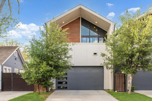 823 Aurora St, Houston, TX 77009 - modern home with driveway and a garage