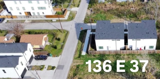 136 E 37th St, Houston, TX 77018 - drone / aerial view
