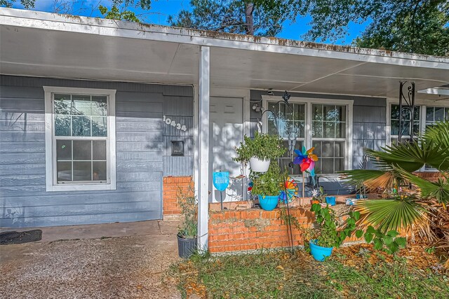 10434 Envoy St, Houston, TX 77016 - property entrance with a porch