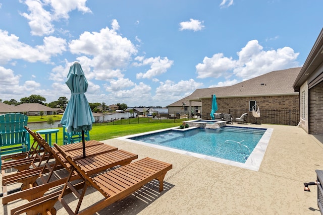 12211 Grey Plover Ct, Conroe, TX 77304 - view of swimming pool featuring a patio area, a pool with connected hot tub, and a fenced backyard