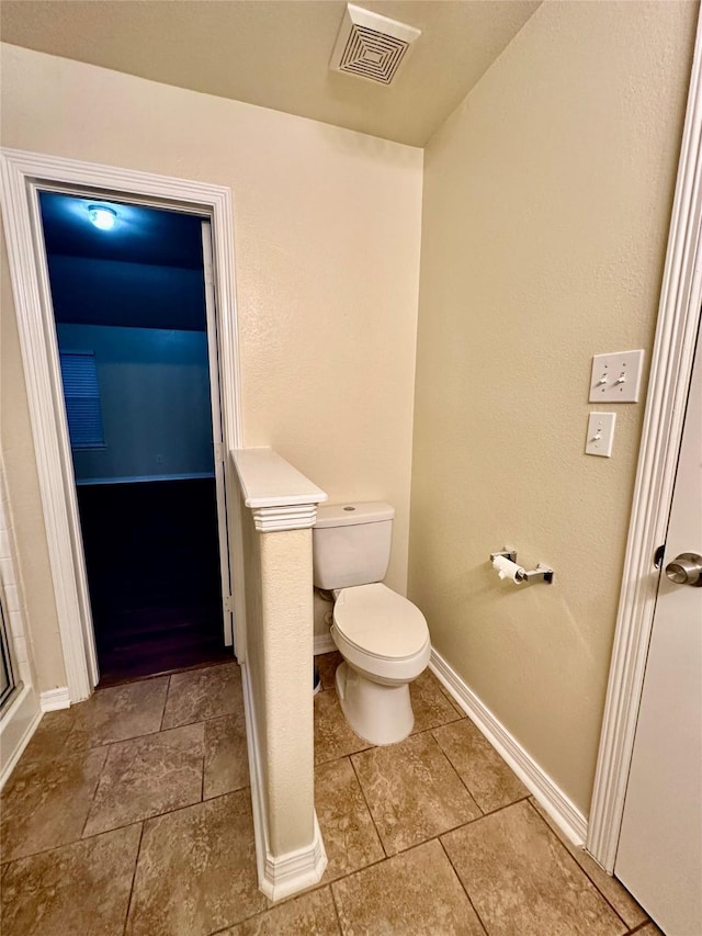 5642 Park Village Dr, Houston, TX 77048 - bathroom with toilet and baseboards